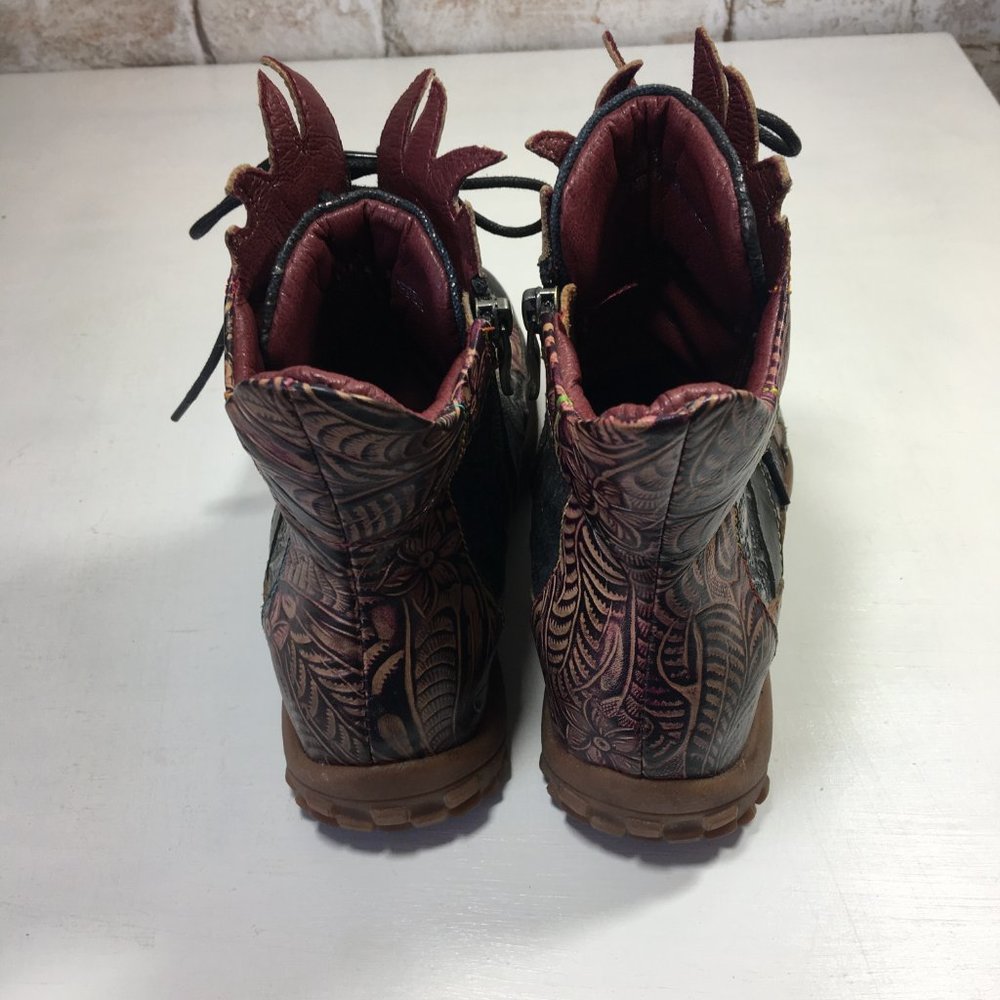 Artistic Black and Red Lace-Up Boots - Picture 3 of 7